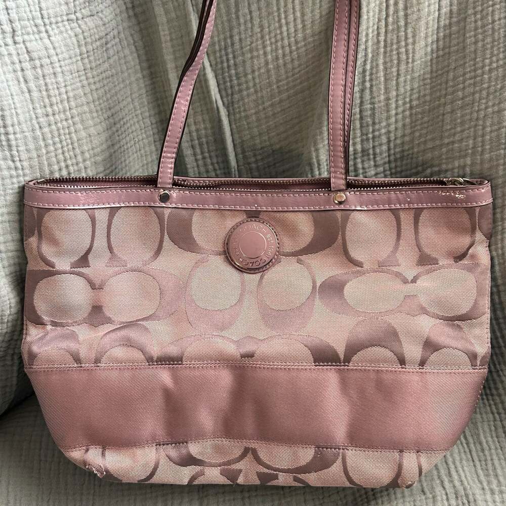 Coach Signature C Lavender Tote Bag F19046